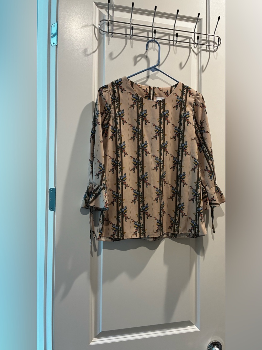 Coiincos Beige Floral Tie-Sleeve Women's Blouse Size Small